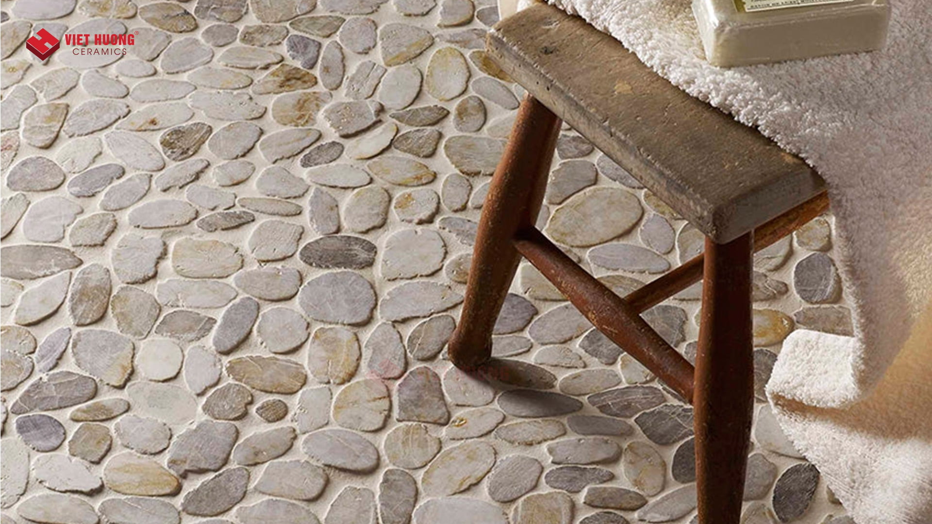 Top 20+ mẫu gạch sỏi lát nền nhà tắm đẹp, chống trơn 2025 33 Gạch sỏi mosaic lát nền phòng tắm